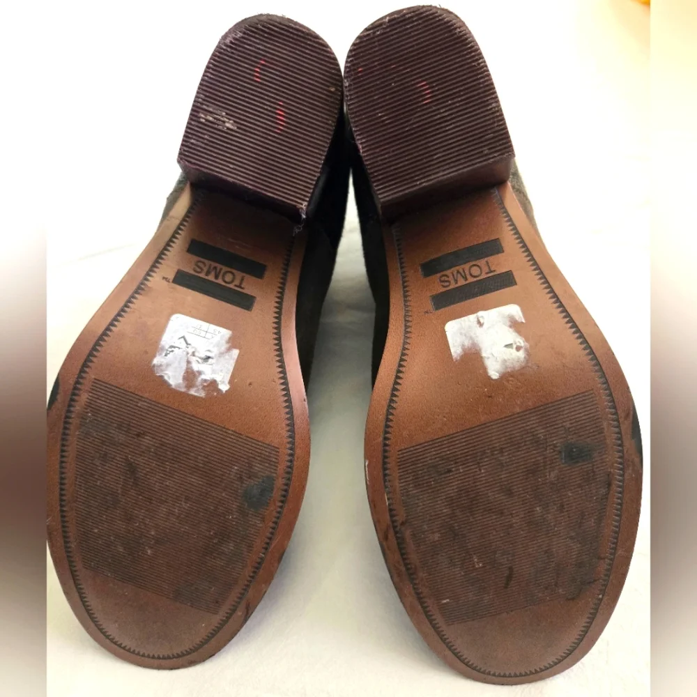 Toms step out